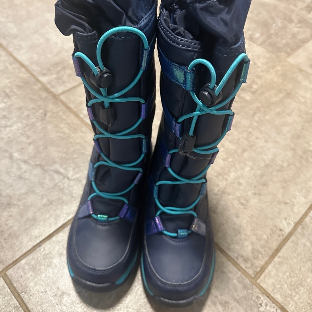 Lands end brand new, only worn in house snow boots, youth size 1. No box